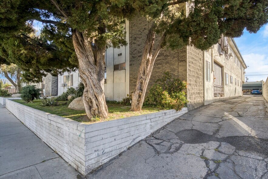 More Photos Of 8750 Owensmouth Ave, Canoga Park Apartments For Sale