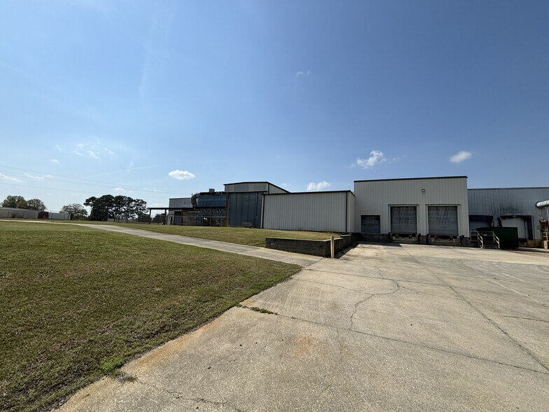 More Photos Of 504 N Ashe Ave, Dunn Warehouse For Lease