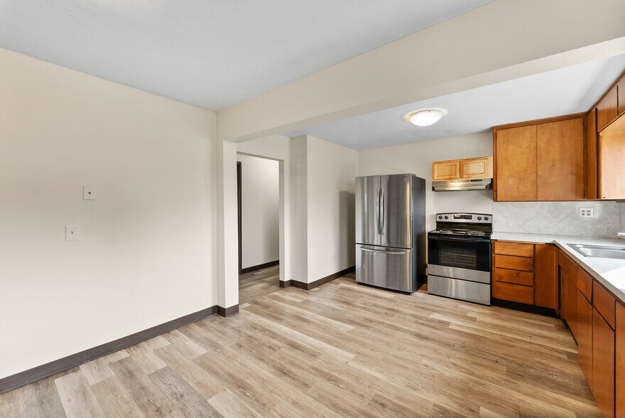 More Photos Of 132 NE Rifle Range St, Roseburg Apartments For Sale