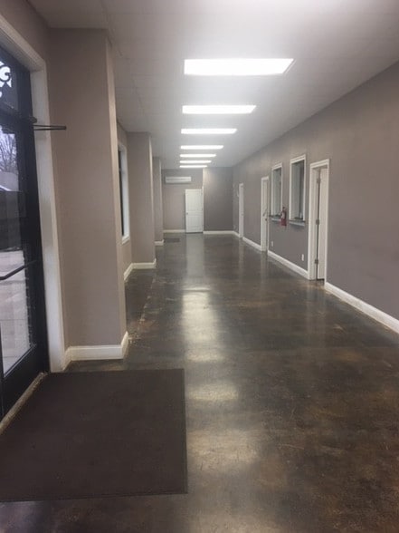 More Photos Of 455 E Parkview St, Dyersburg Office For Sale