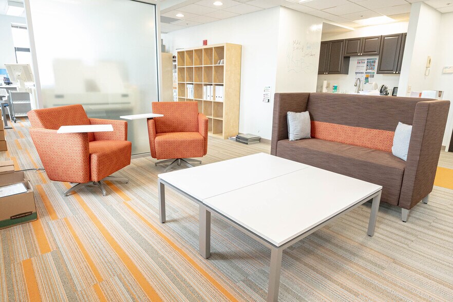 More Photos Of 277 Alexander St, Rochester Office Residential For Lease