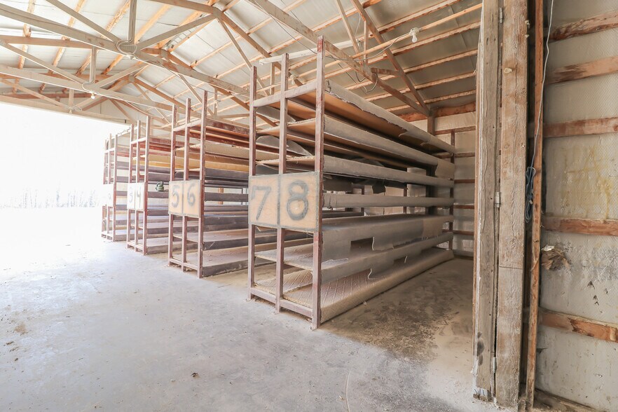 More Photos Of 1292 SW 125th Rd, Holden Light Manufacturing For Sale