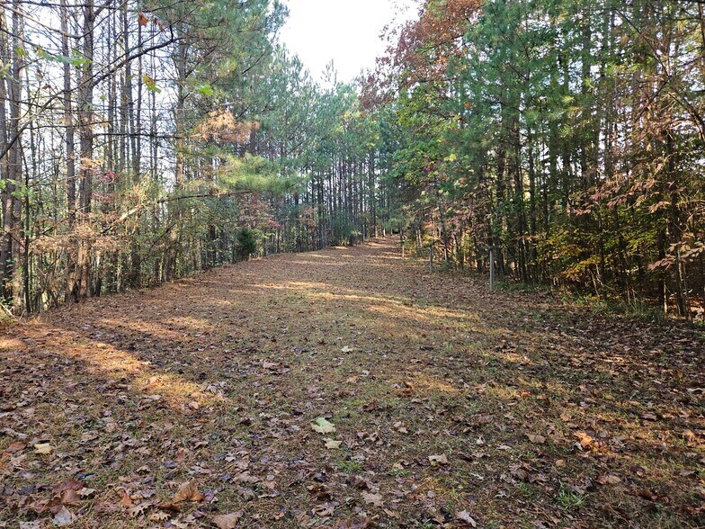 More Photos Of 6190 Parkway North Dr, Cumming Light Distribution For Sale