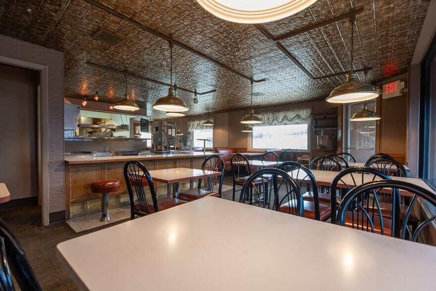 More Photos Of 2513 E Main Ave, Bismarck Restaurant For Sale