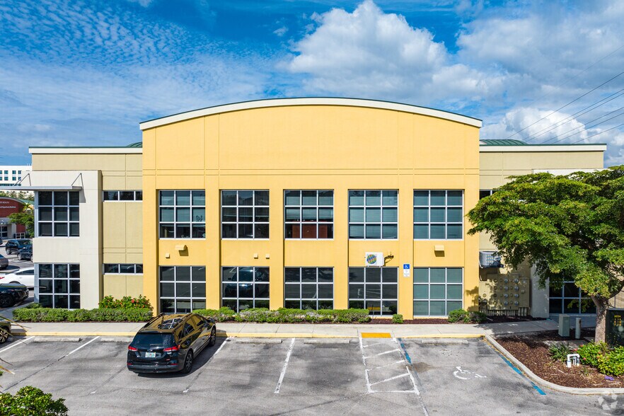 More Photos Of 13774 Plantation Rd, Fort Myers Medical For Lease