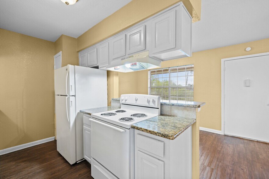 More Photos Of 601 E Coombs St, Alvin Apartments For Sale