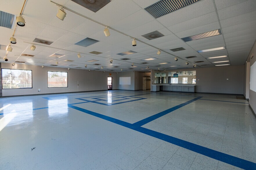 More Photos Of 3538 Lone Oak Rd, Paducah Flex For Sale