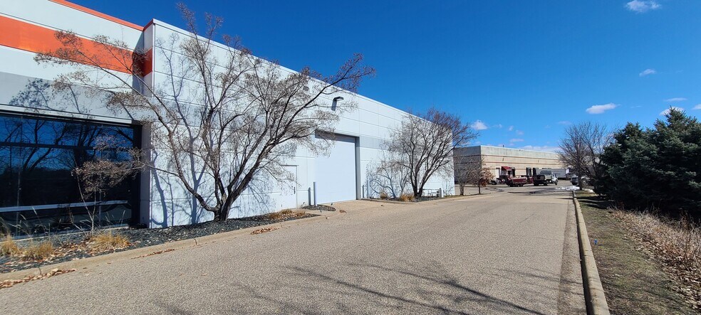 More Photos Of 2400 Pilot Knob Rd, Mendota Heights Light Manufacturing For Lease