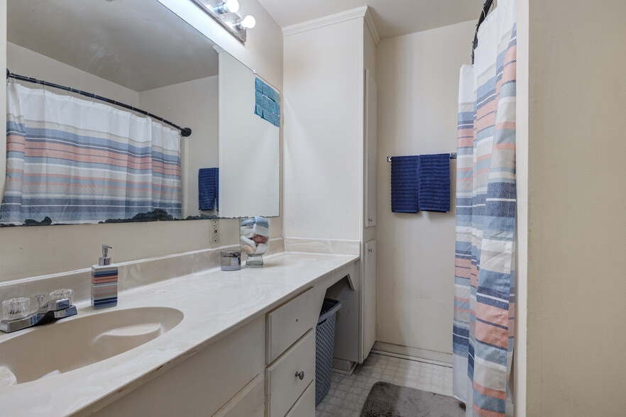 More Photos Of 1500 Norman Bauer Dr, Franklin Multifamily For Sale