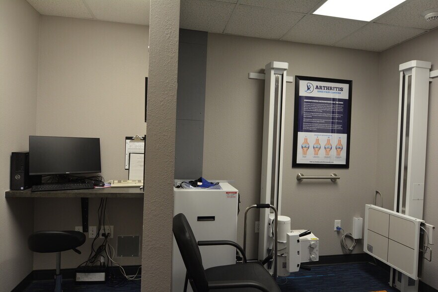 More Photos Of 10503 W Thunderbird Blvd, Sun City Medical For Lease