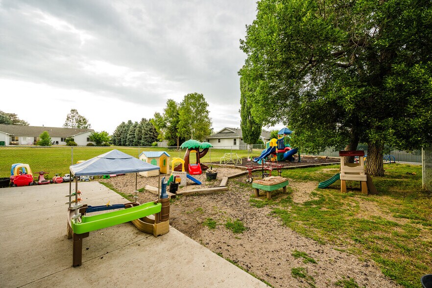 More Photos Of 751 Avoca Ave, Sheridan Daycare Center For Sale