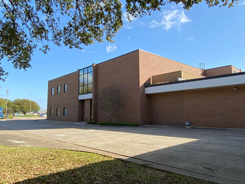 More Photos Of 1935 Airline Dr, Bossier City Bank For Sale