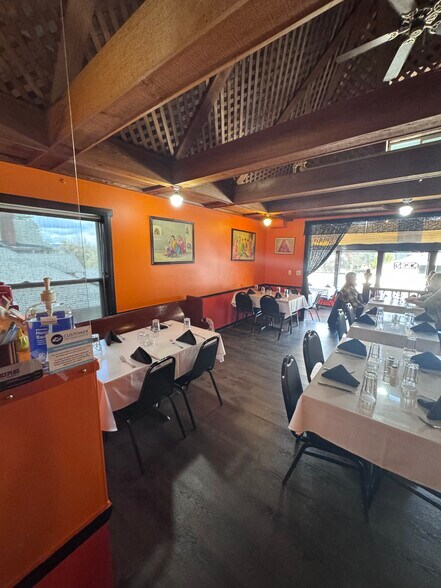 More Photos Of 2924 E Burnside St, Portland Restaurant For Lease