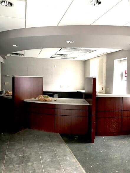 More Photos Of 6095 Myrtle Ave, Ridgewood Apartments For Lease