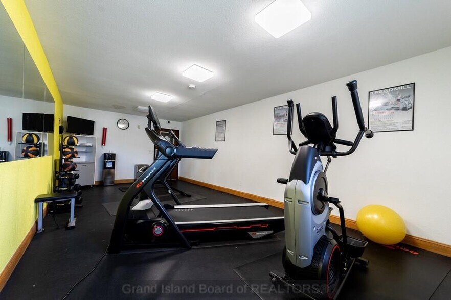 More Photos Of 2620 N Diers Ave, Grand Island Hotel For Sale