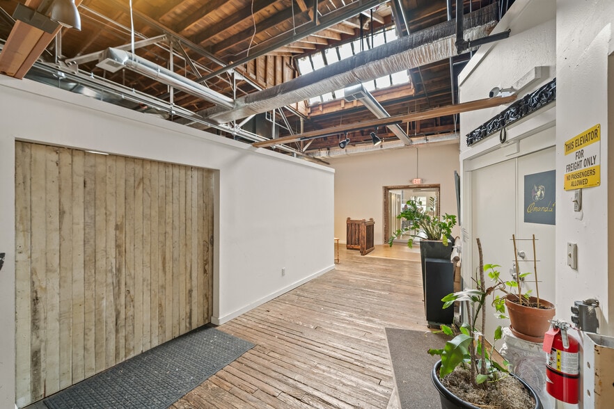 More Photos Of 3107-3111 Gillham Rd, Kansas City Storefront Retail Office For Sale