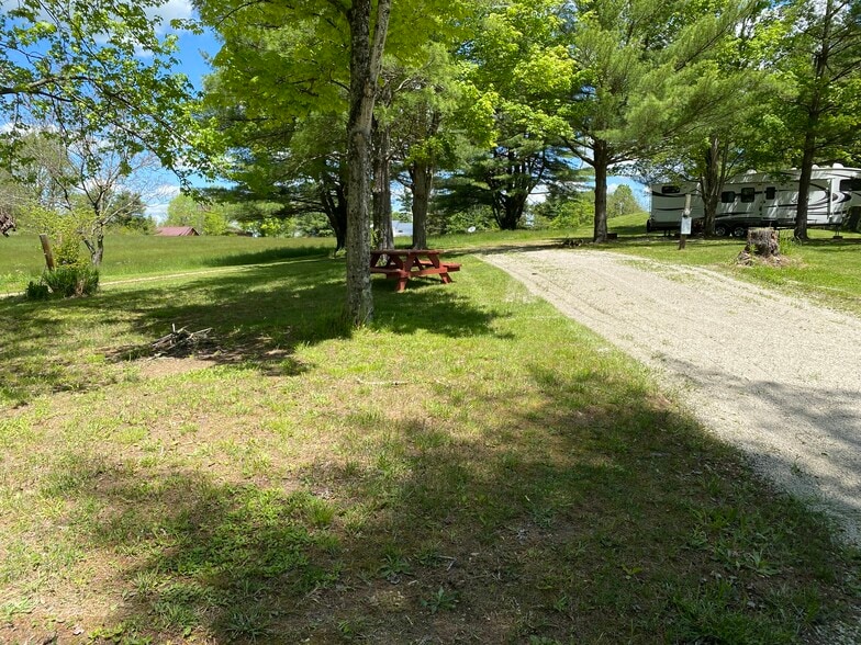More Photos Of 7896 Roundhouse Rd, New Marshfield Trailer Camper Park For Sale