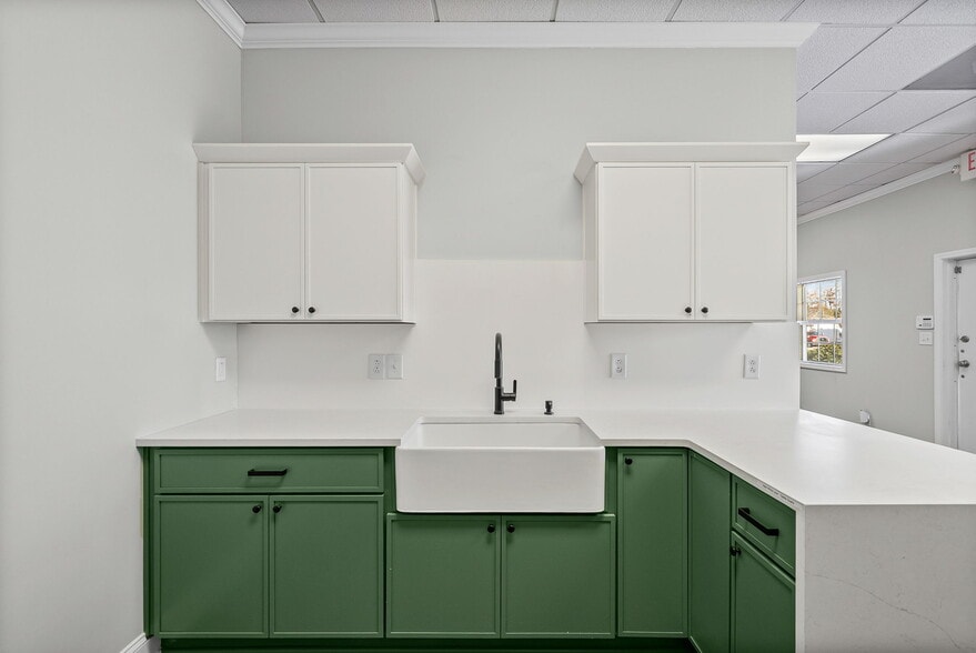 More Photos Of 1811 Alpine Dr, Clarksville Light Manufacturing For Lease