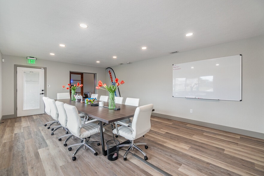 More Photos Of 390 Poinciana Dr, Melbourne Office Residential For Lease