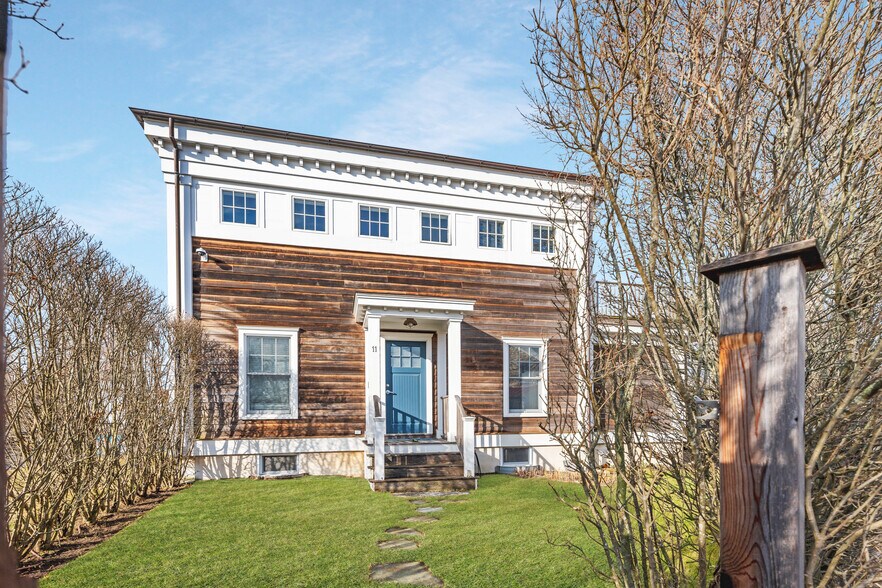 More Photos Of 11 Rector St, Sag Harbor Office Residential For Lease
