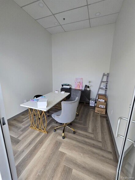 More Photos Of 1077 W 14 Mile Rd, Clawson Freestanding For Lease