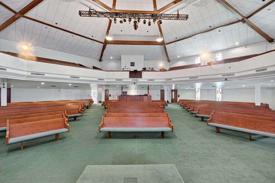 More Photos Of 147 E Hurst Blvd, Hurst Religious Facility For Sale