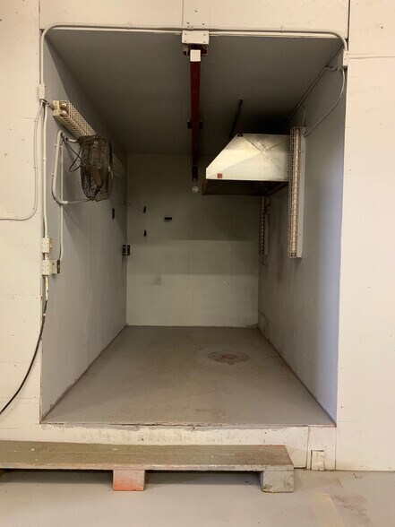 More Photos Of 4713 48th St, Sturgeon County Manufacturing For Sale