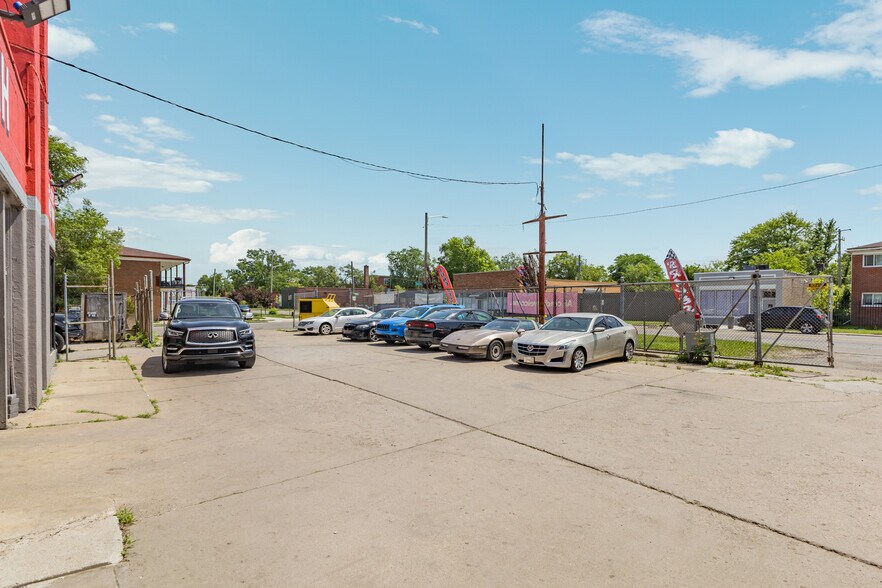 More Photos Of 10200 Whittier, Detroit Auto Repair For Lease