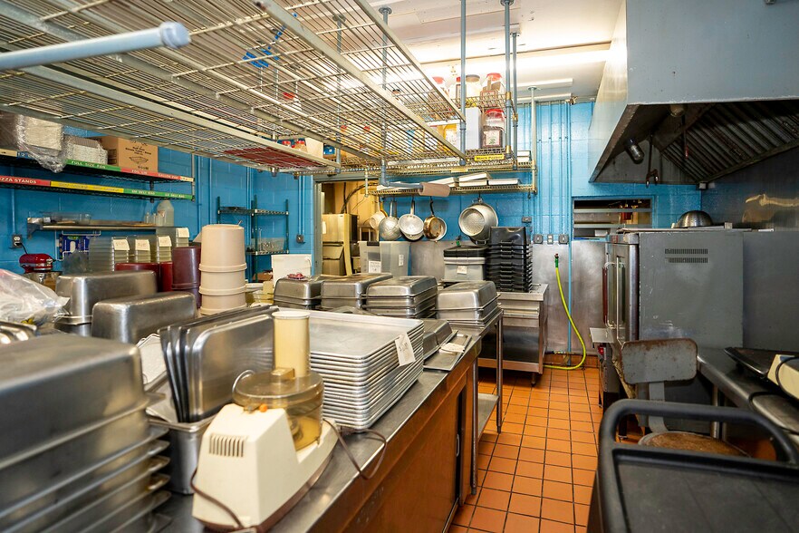 More Photos Of 6006 Shepherdsville Rd, Louisville Restaurant For Sale