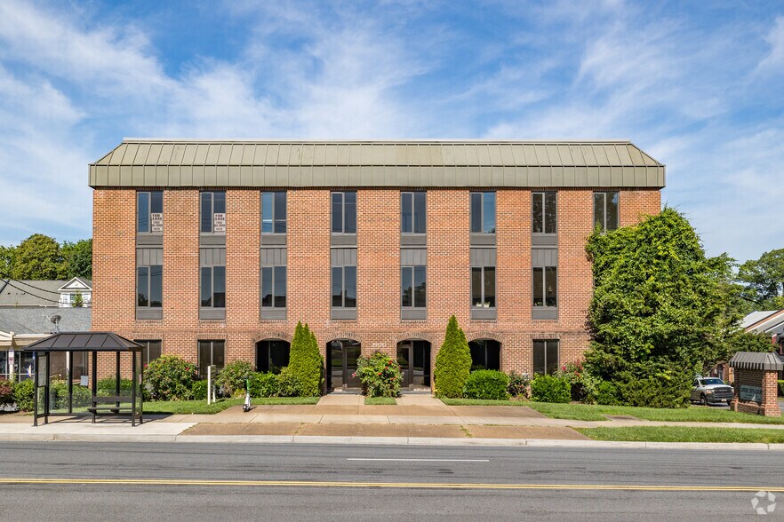 More Photos Of 3900 University Dr, Fairfax Office For Lease