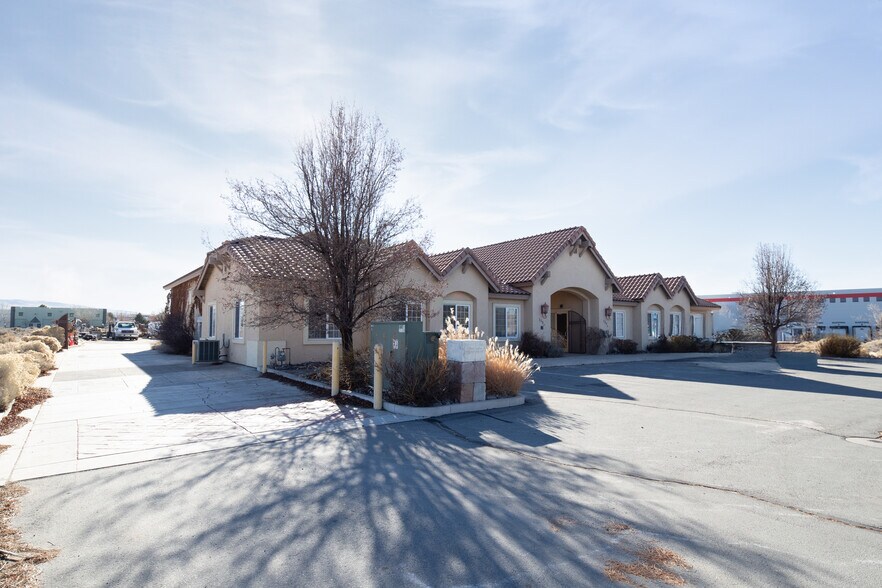 More Photos Of 130 Circuit Ct, Sparks Warehouse For Sale
