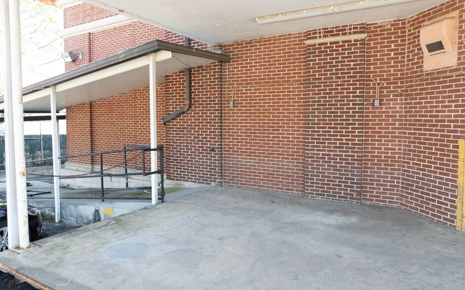 More Photos Of 400 S Ohio Ave, Live Oak Post Office For Sale