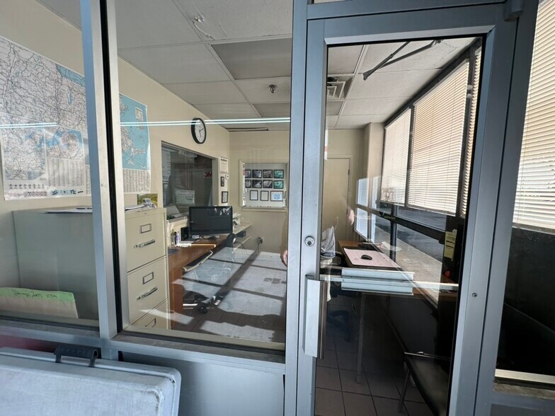 More Photos Of 507 Boston Tpke, Shrewsbury Freestanding For Lease