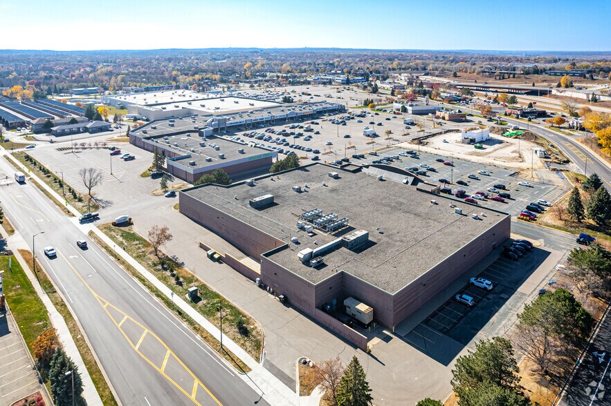 More Photos Of 1276 Town Centre Dr, Eagan Unknown For Lease