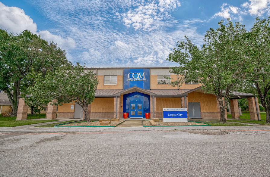 Primary Photo Of 1411 W Main St, League City Schools For Sale