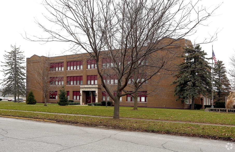 More Photos Of 600 W North St, Greenfield Apartments For Sale