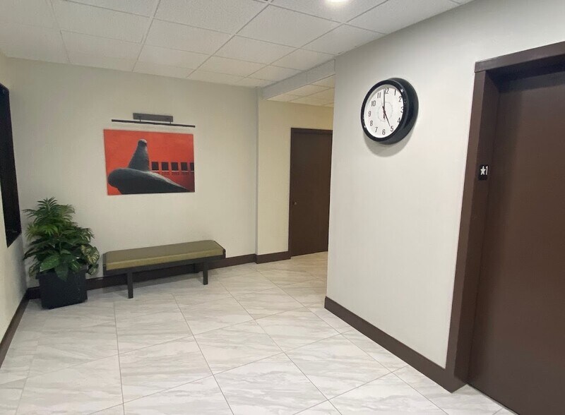 More Photos Of 601 N Marienfeld St, Midland Office For Lease