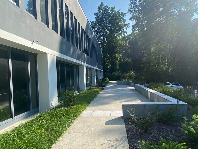 More Photos Of 290 Interstate N Cir SE, Atlanta Office For Lease