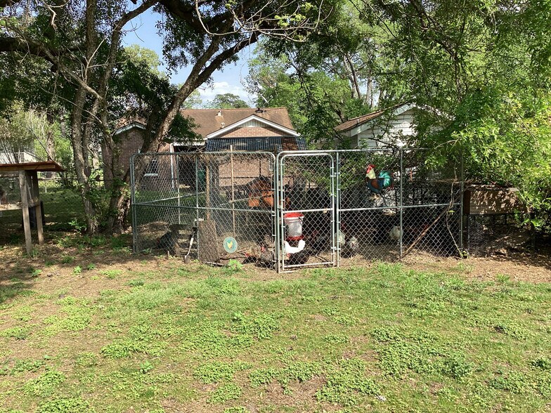 More Photos Of 302 Conroe Dr, Conroe Assisted Living For Sale