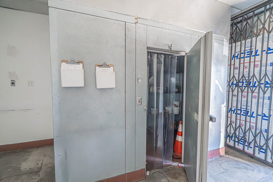 More Photos Of 1901 S Alameda St, Los Angeles General Retail For Sale