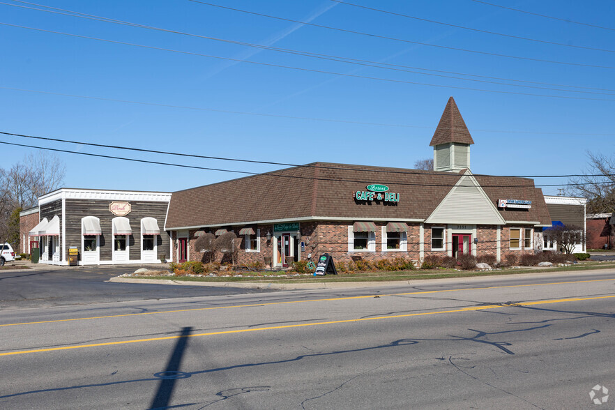 Primary Photo Of 7151 N Main St, Clarkston Office For Lease