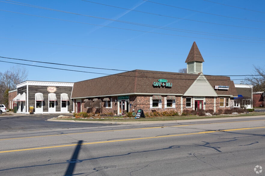 Primary Photo Of 7151 N Main St, Village of Clarkston Office For Lease