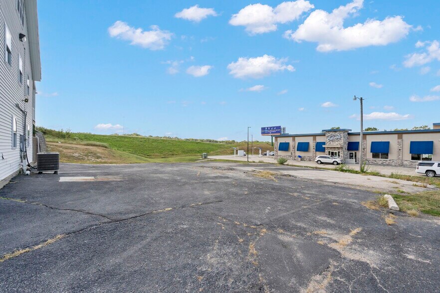 More Photos Of 771 E HWY 54, Camdenton Office For Sale