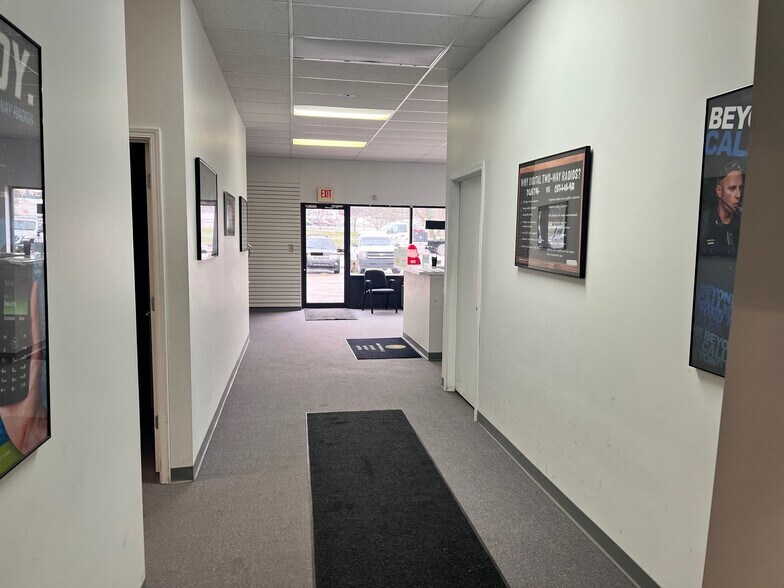 More Photos Of 1365 W Bloomfield Rd, Bloomington Storefront Retail Office For Lease