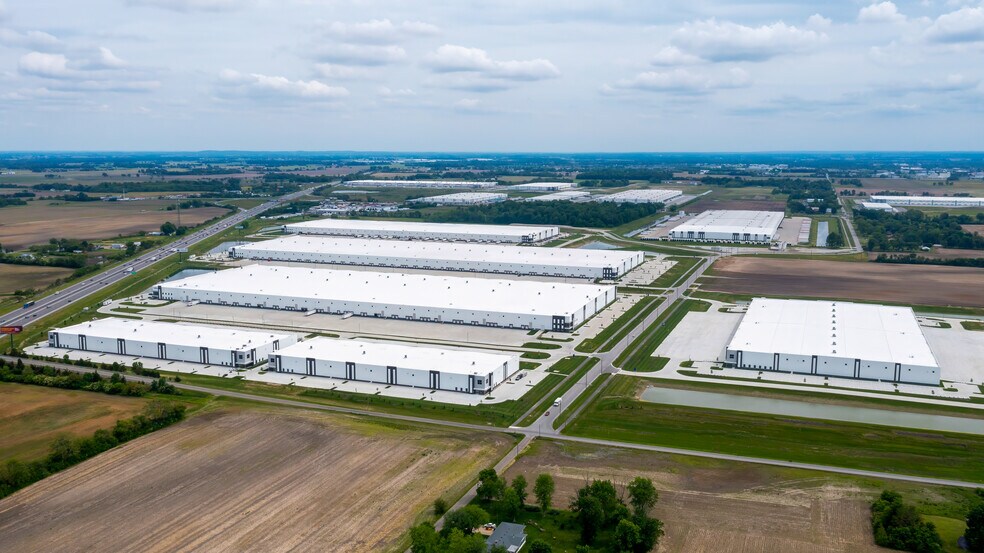 More Photos Of 5789 N Graham Rd, Whiteland Distribution For Lease