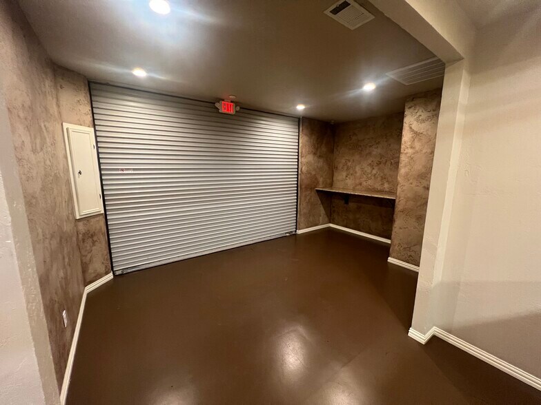 More Photos Of 1503 W Stan Schlueter Loop, Killeen Industrial For Lease