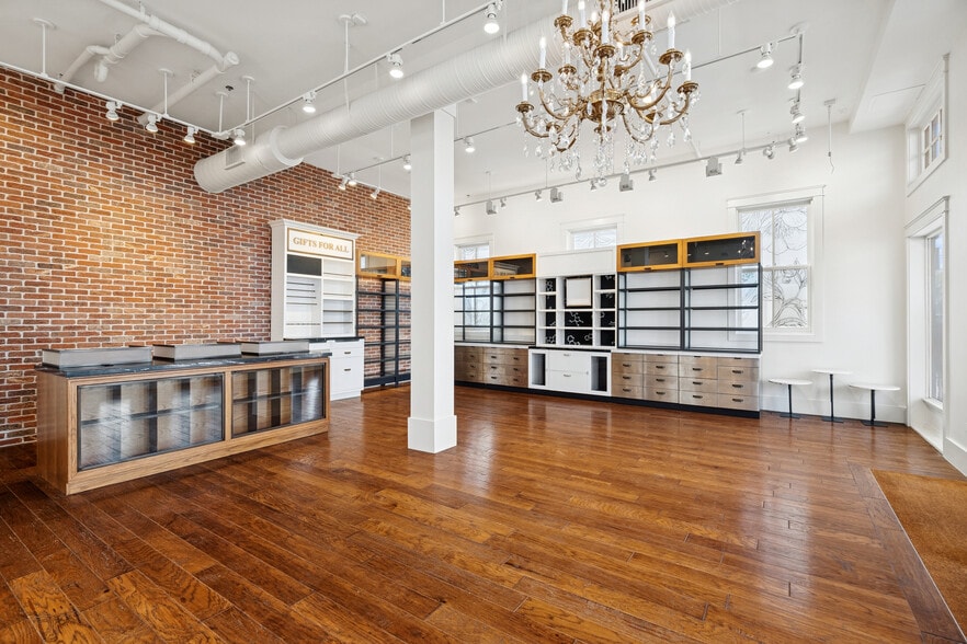 More Photos Of 4000 Magazine St, New Orleans General Retail For Lease