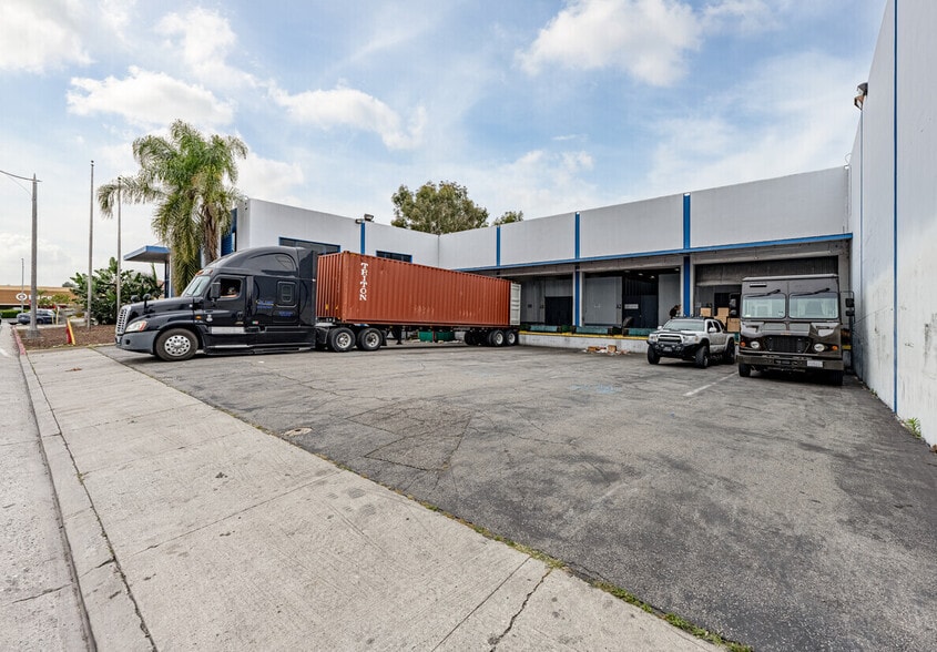 More Photos Of 5625 E Firestone Blvd, South Gate Warehouse For Lease