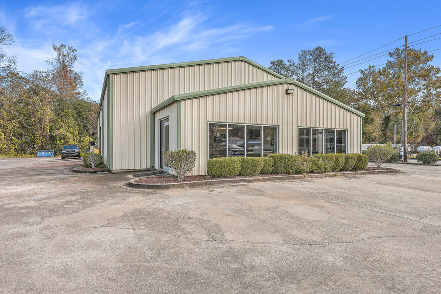 Primary Photo Of 8661 Old State Rd, Holly Hill Auto Repair For Sale