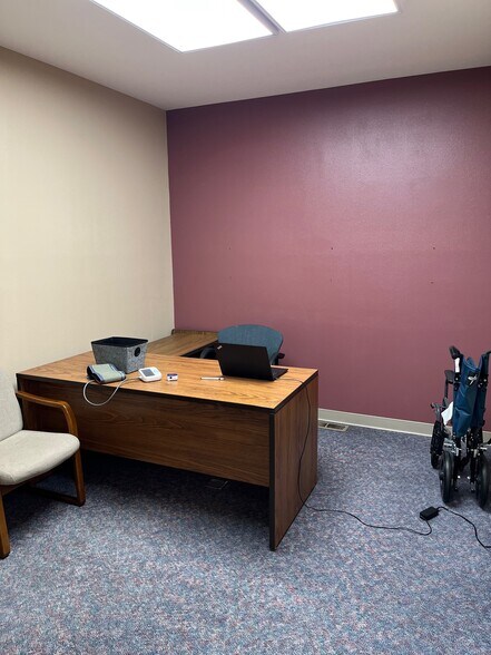 More Photos Of 611 N 1st St, Yakima Office For Sale